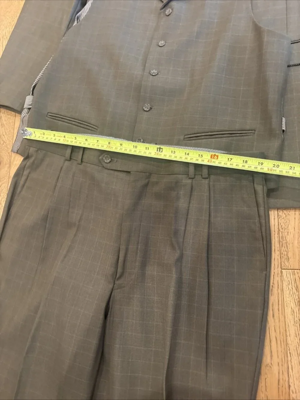 Caravelli Mens 3 Piece Gray Windowpane Suit 46L Jacket Vest 40L Pants Designer
